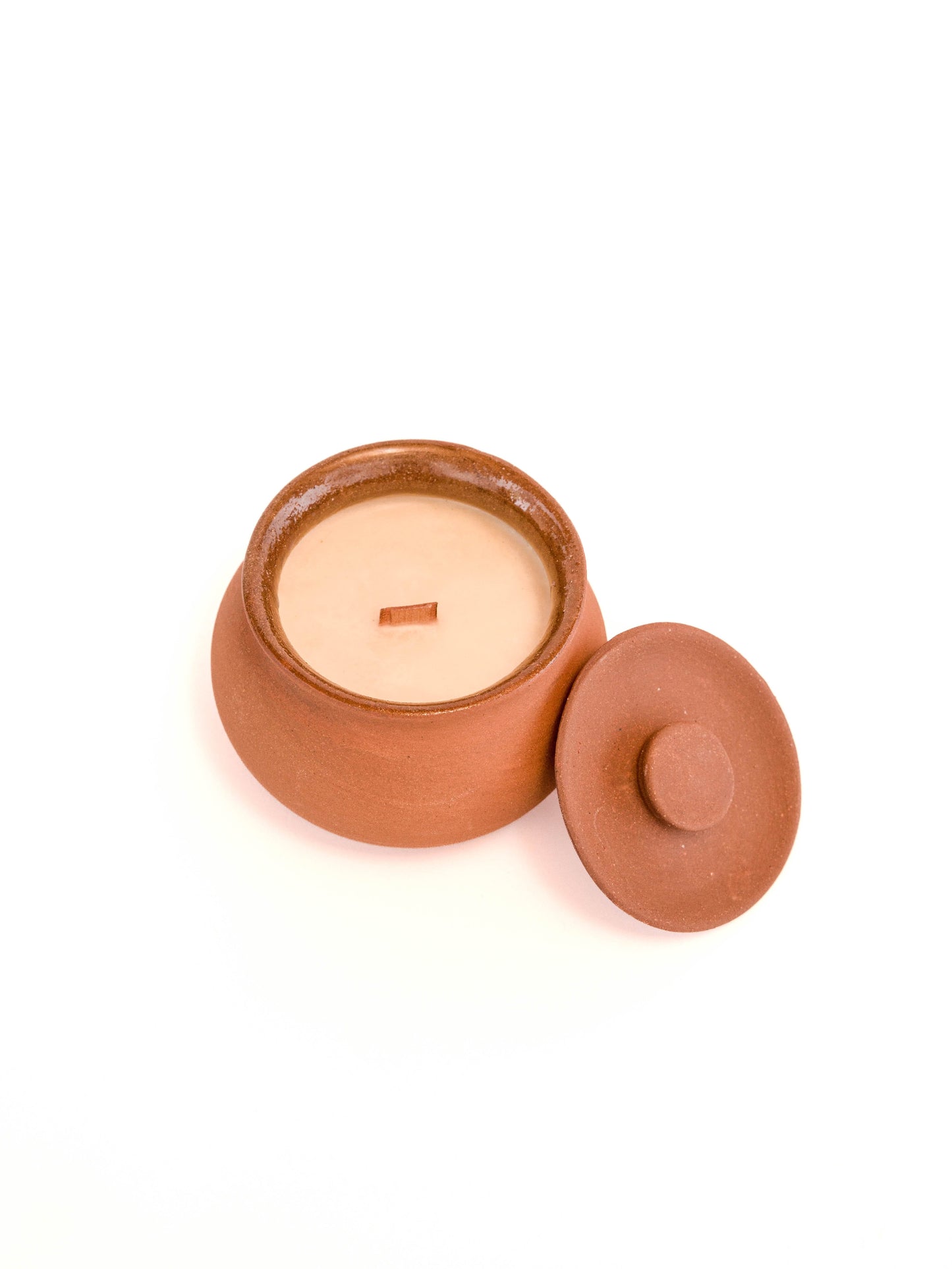 c h e c h e candle